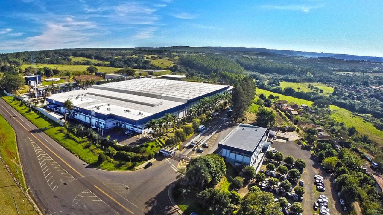 Vista aérea de unidade industrial da Jussara no Brasil, empresa com mais de sete décadas de atuação no setor lácteo que agora estuda investir cerca de US$ 10 milhões em sua primeira operação produtiva no Paraguai.