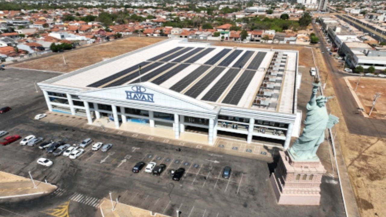A megaloja Havan de Palmas usa painéis solares no telhado e grid zero para produzir energia sem enviar excedentes à rede.