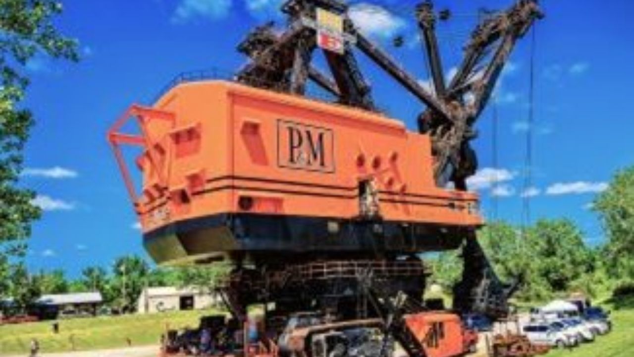 Escavadeira elétrica Big Brutus chegou ao Kansas em 150 vagões e usava caçamba gigante antes de ser aposentada após 11 anos.