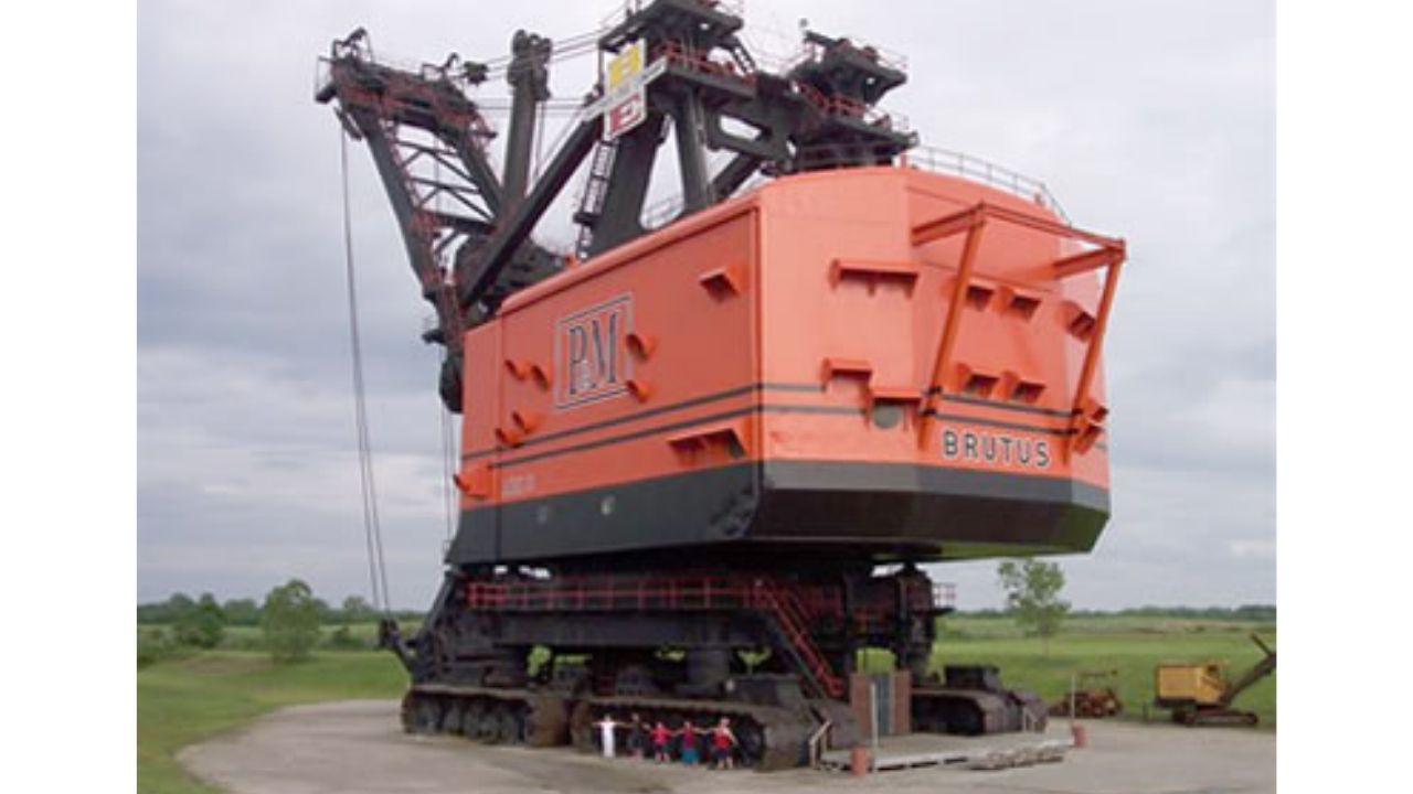 Escavadeira elétrica Big Brutus chegou ao Kansas em 150 vagões e usava caçamba gigante antes de ser aposentada após 11 anos.