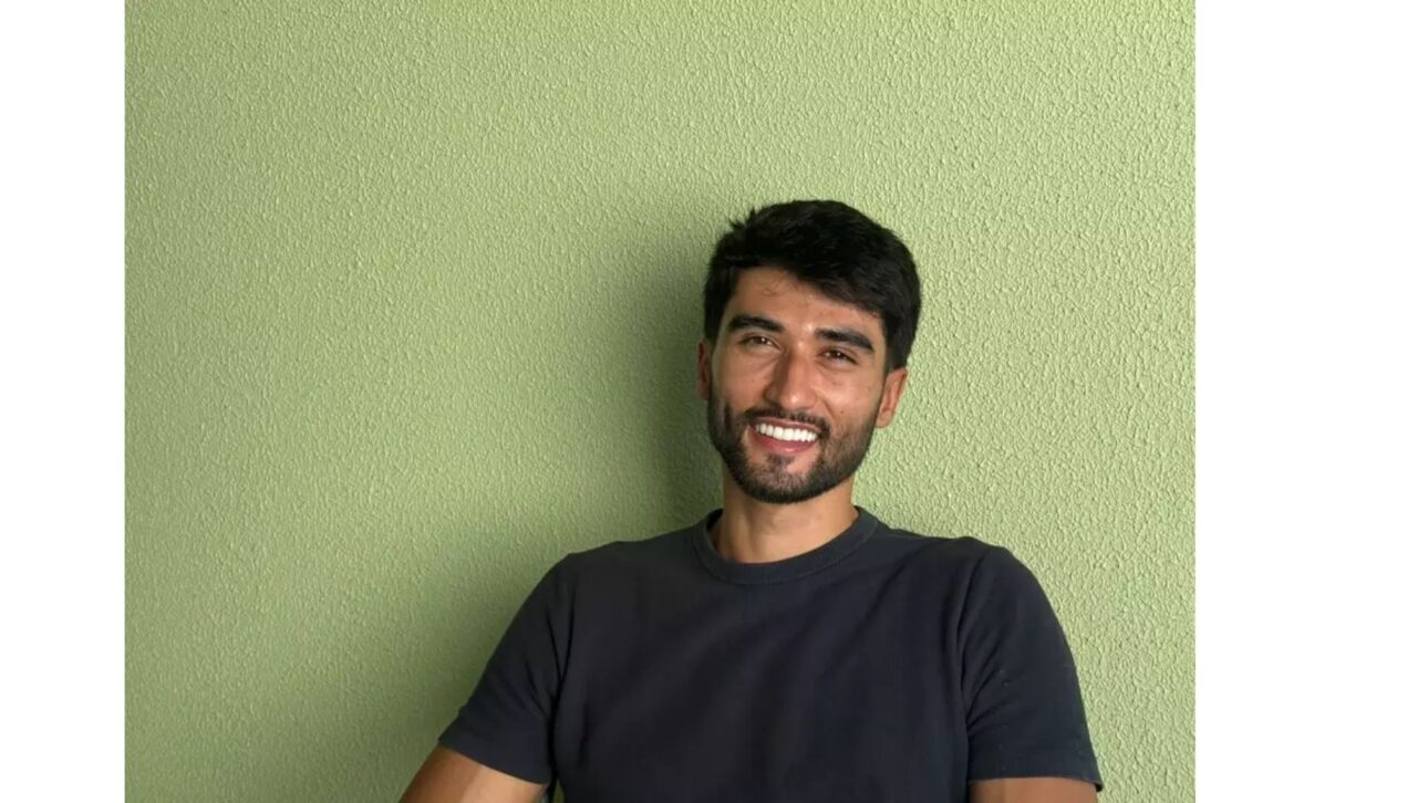 Lucas era pintor quando foi descoberto e incentivado a ser modelo (Foto: Natália Olliver)