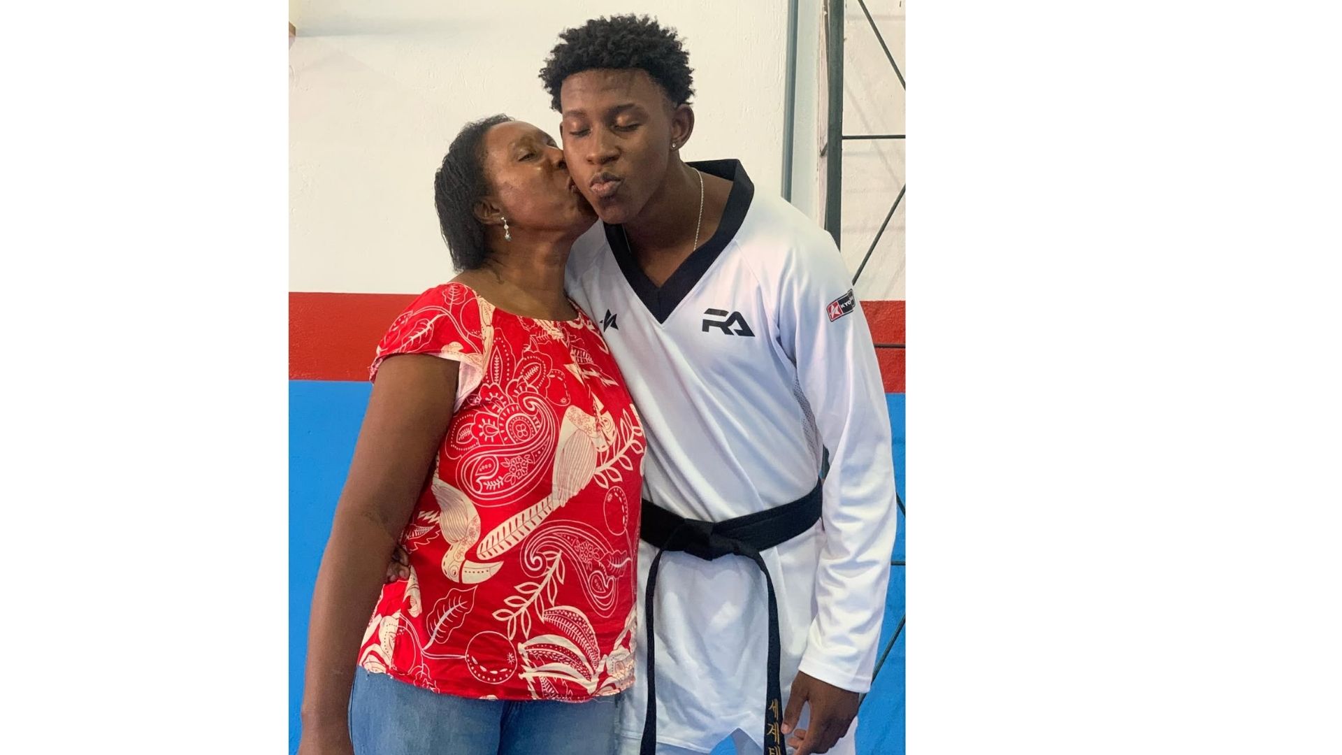 Henrique Marques começou no taekwondo aos 8 anos em projeto social, superou uma arritmia aos 19 e tornou-se campeão mundial aos 21, com o sonho de melhorar a vida da mãe.