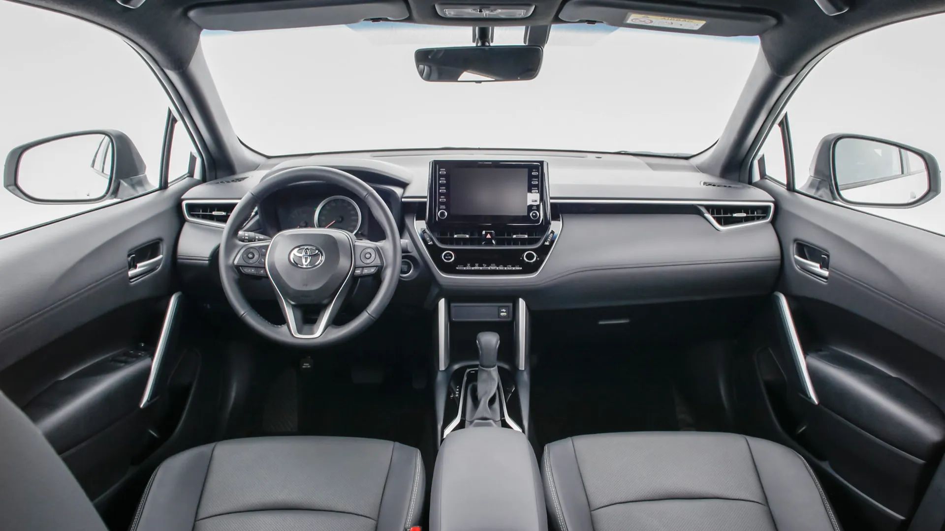 Carro da Toyota com motor 2.0 de 177 cv custa menos que muitos carros e ainda traz câmbio CVT, seis airbags, porta-malas de 440 litros e faz até 12,8 km/l na estrada. .