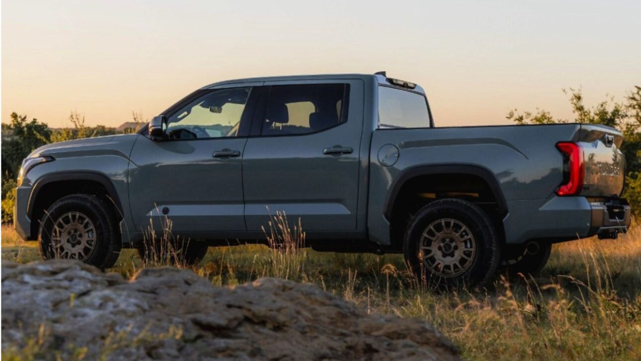 Toyota Tundra 2027 estreia pacote Trailhunter, motor V6 híbrido, tela de 14 polegadas, conexão 5G e recursos avançados para o off-road.