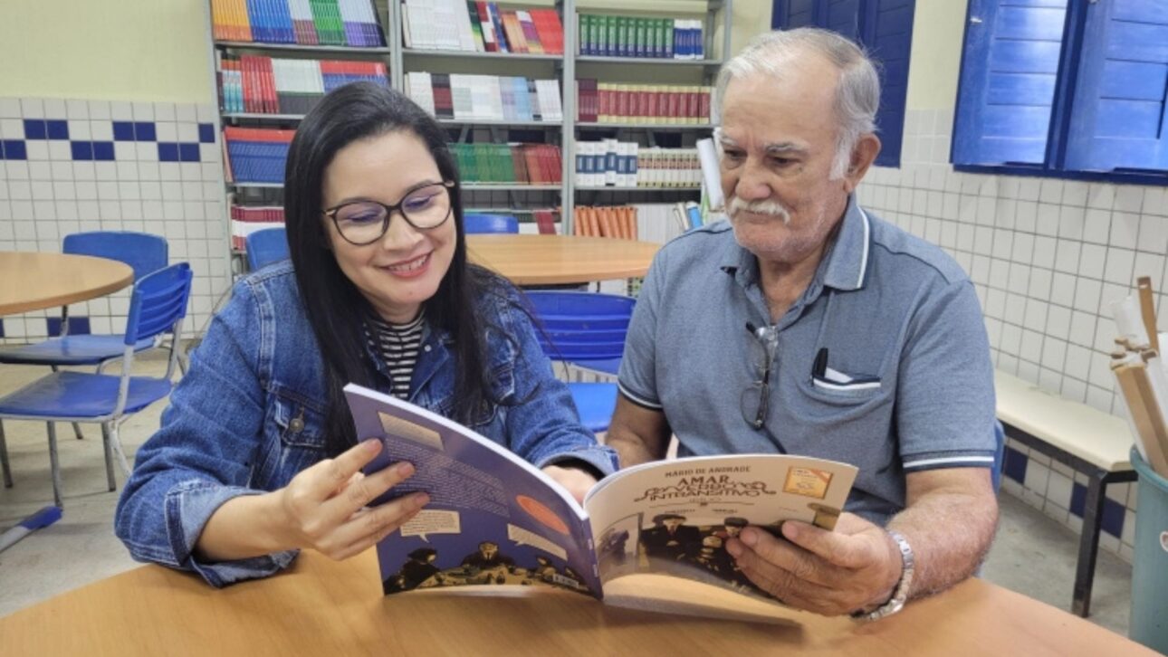 Pai que deixou a escola aos 14 anos volta aos estudos aos 73, tem a própria filha como professora e conclui a EJA em Alagoas após décadas.