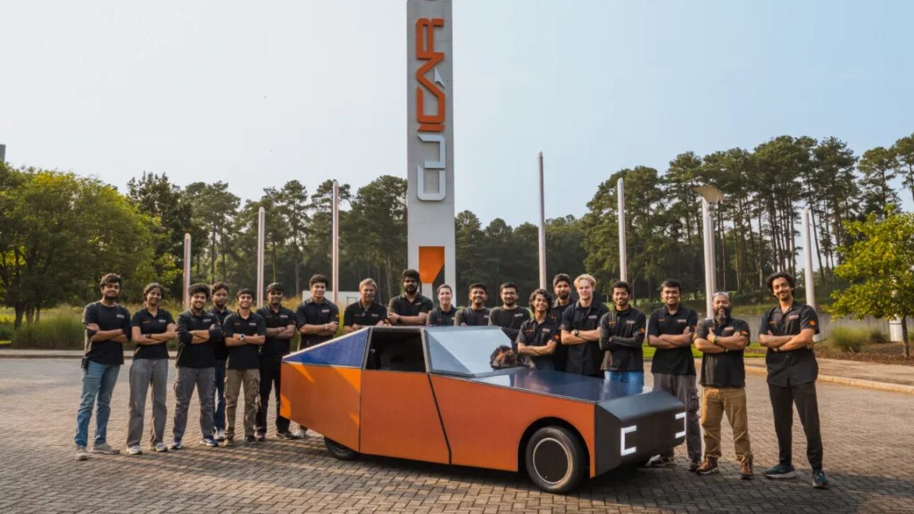 Estudantes criam carro elétrico com 1.700 células solares, peso de 550 kg e excedente capaz de adicionar 50 km de autonomia por dia.