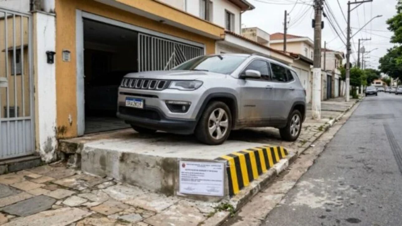 Morador tem garagem bloqueada por feira livre de domingo após mudança da prefeitura e reclama de sujeira e falta de acesso ao imóvel.