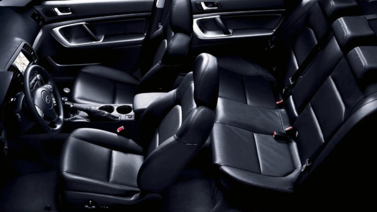 Interior do Subaru Legacy 3.0R tinha acabamento e equipamentos de carro executivo