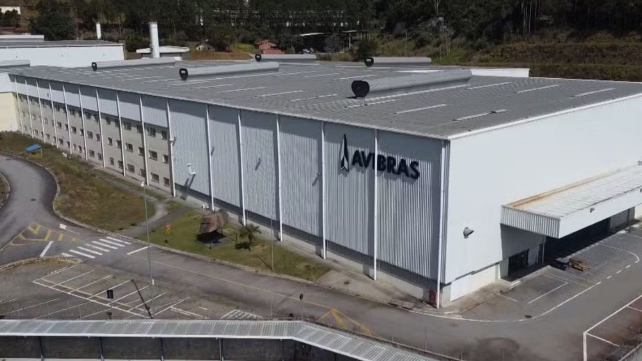 Irmãos Batista avançam sobre a Avibras em operação no Cade para entrar nos setores de defesa e aeroespacial após reestruturação.