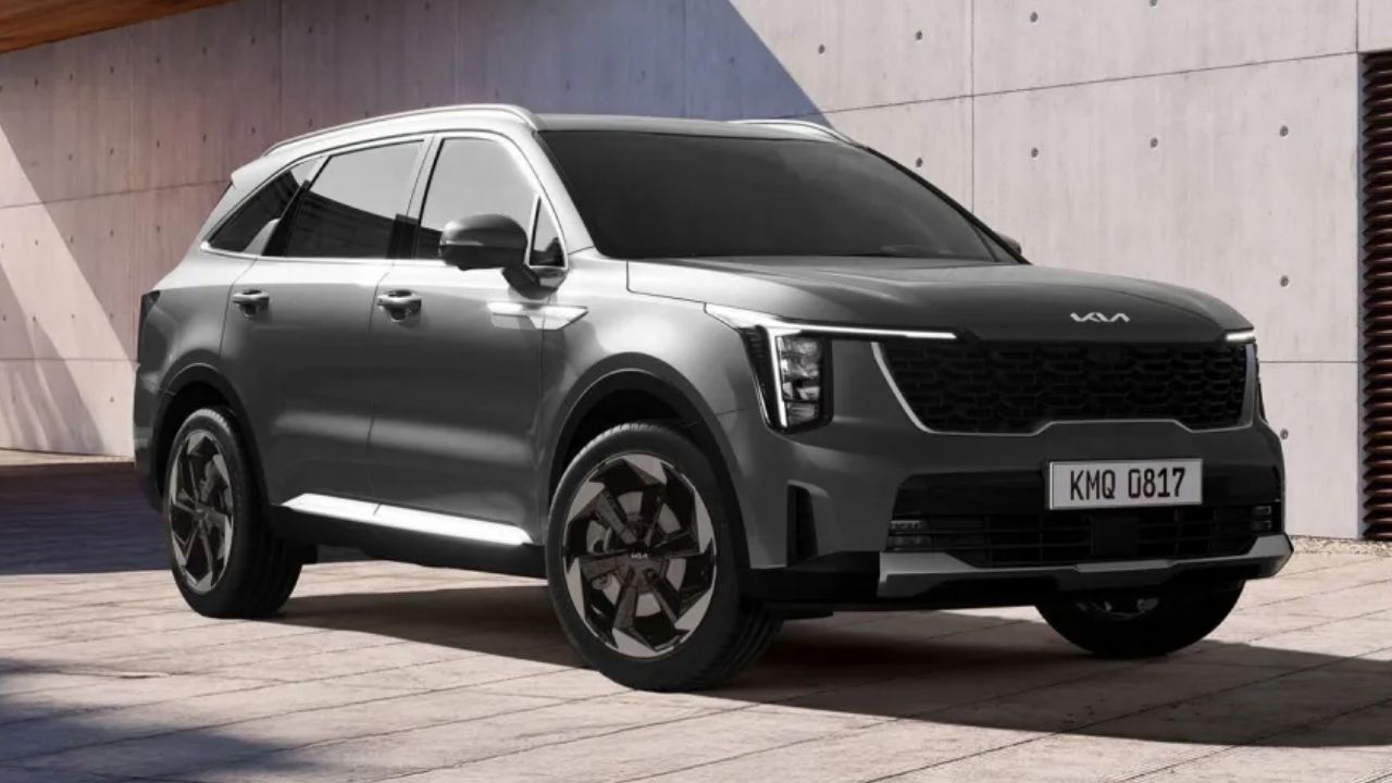 Kia corta pela segunda vez o preço do Sorento poucos meses após voltar ao Brasil, reduz SUV de sete lugares de R$ 399.990 para R$ 344.990, acumula R$ 55 mil de desconto e tenta ganhar espaço após o modelo 4×4 emplacar apenas 32 unidades até abril de 2026
