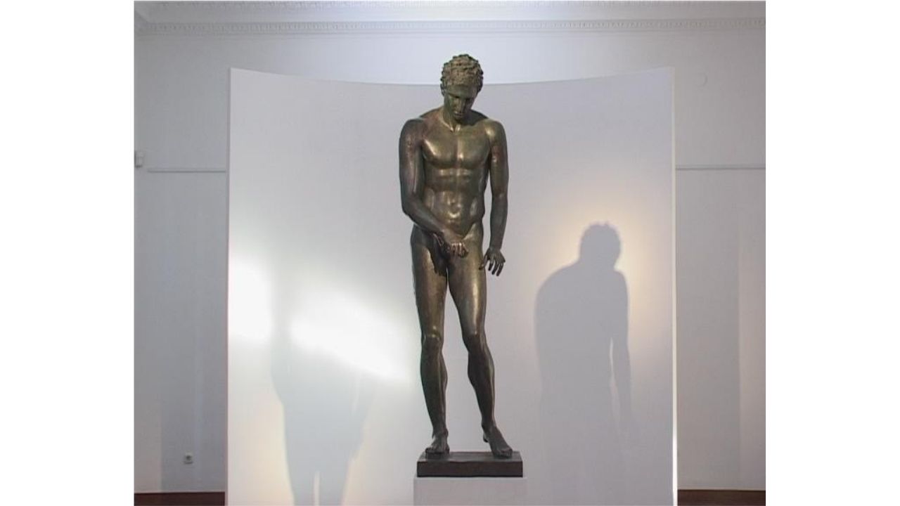 Na Croácia, a estátua grega de bronze Apoxiômeno foi achada a 45 metros de profundidade e passou por restauração antes de ganhar museu próprio.