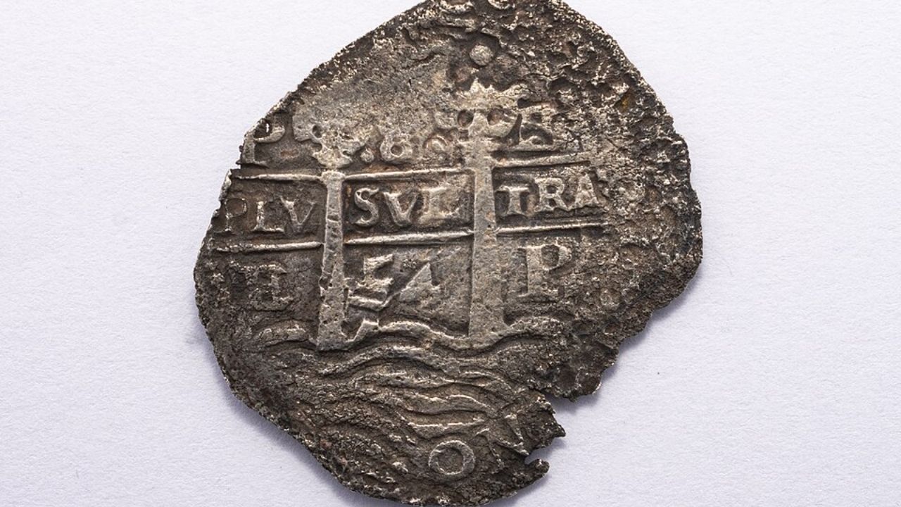 Corrente de ouro, esmeraldas, ametistas e pingentes são encontrados em naufrágio nas Bahamas e revelam novos vestígios do Maravillas.