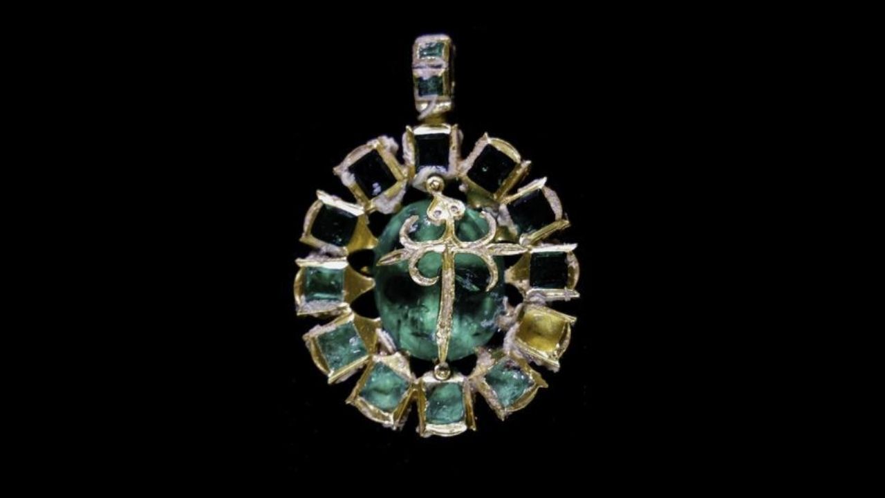 Corrente de ouro, esmeraldas, ametistas e pingentes são encontrados em naufrágio nas Bahamas e revelam novos vestígios do Maravillas.