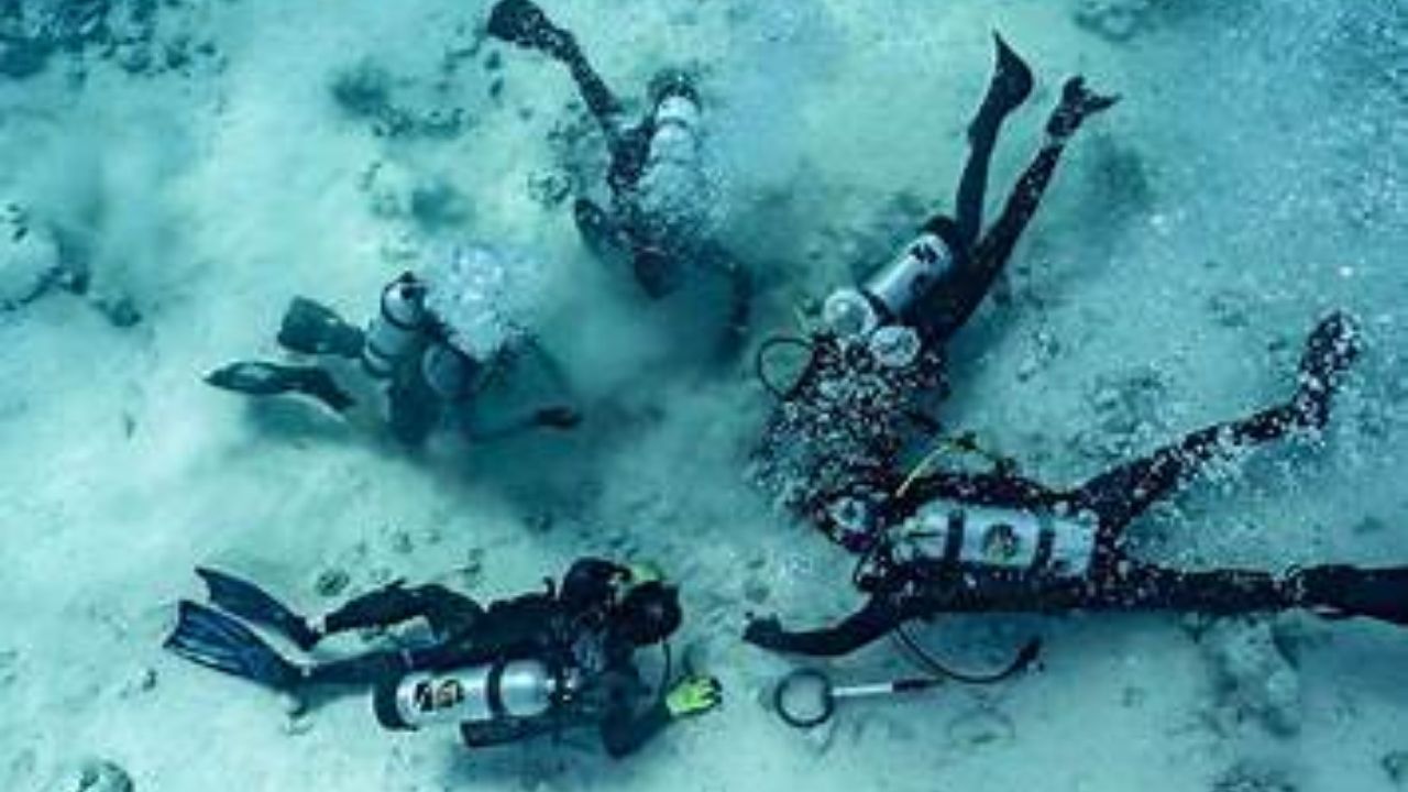 Corrente de ouro, esmeraldas, ametistas e pingentes são encontrados em naufrágio nas Bahamas e revelam novos vestígios do Maravillas.