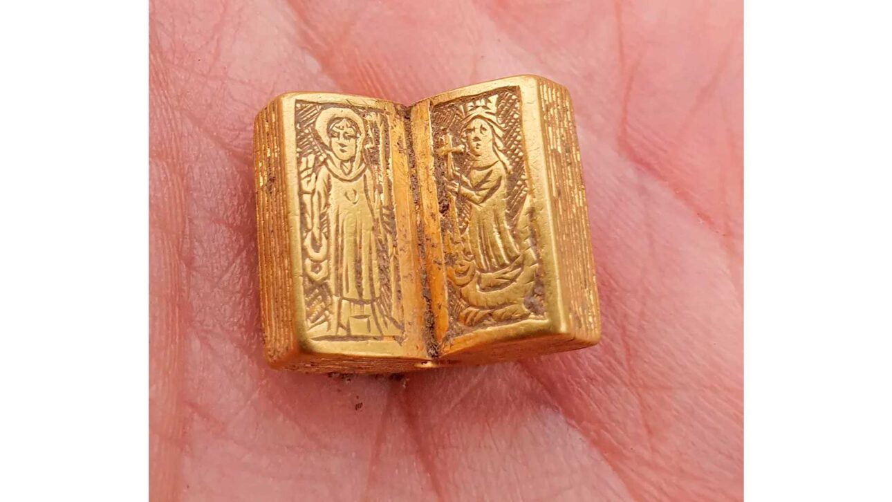 O que parecia um pequeno livro passou a ser catalogado oficialmente como uma conta medieval de ouro