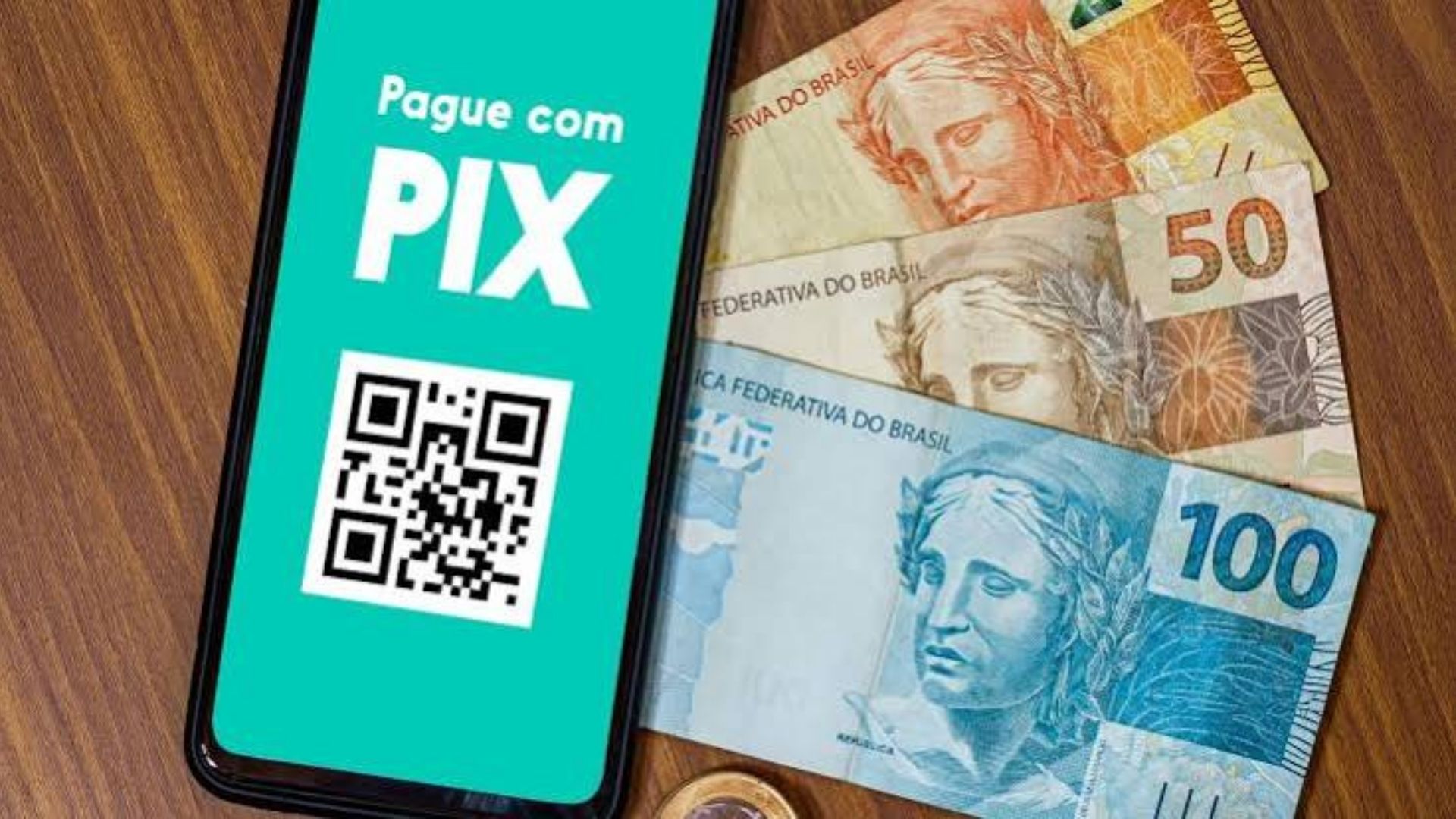 Pix leva 61% dos brasileiros a reduzir ou abandonar dinheiro em espécie, mas adesão entre maiores de 60 anos fica em 48%, contra 90% entre pessoas de 35 a 44 anos.