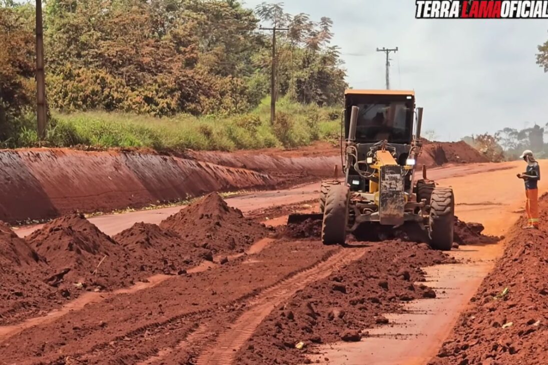 Asfalto da Transamazônica segue sem data no trecho de Medicilândia, que recebe só aterro emergencial, enquanto o edital de R$ 1 bilhão cobre outro segmento