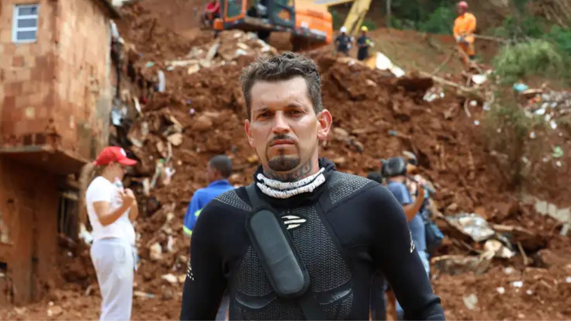 Rodrigo Bazaglia participa como voluntário do trabalho de resgate das vítimas em Juiz de Fora - Rovena Rosa/Agência Brasil