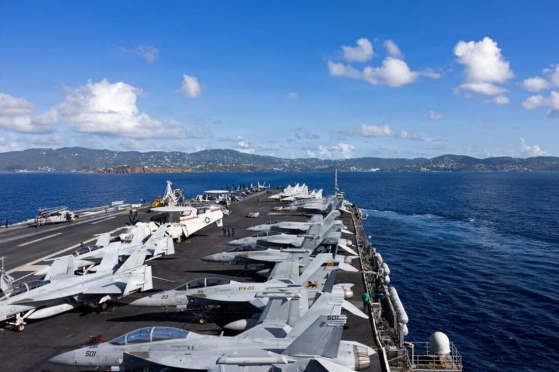 USS Abraham Lincoln: 5 mil tripulantes há mais de 200 dias sem pisar em terra, recorde que virou crise de exaustão, com Congresso cobrando o Pentágono; veja