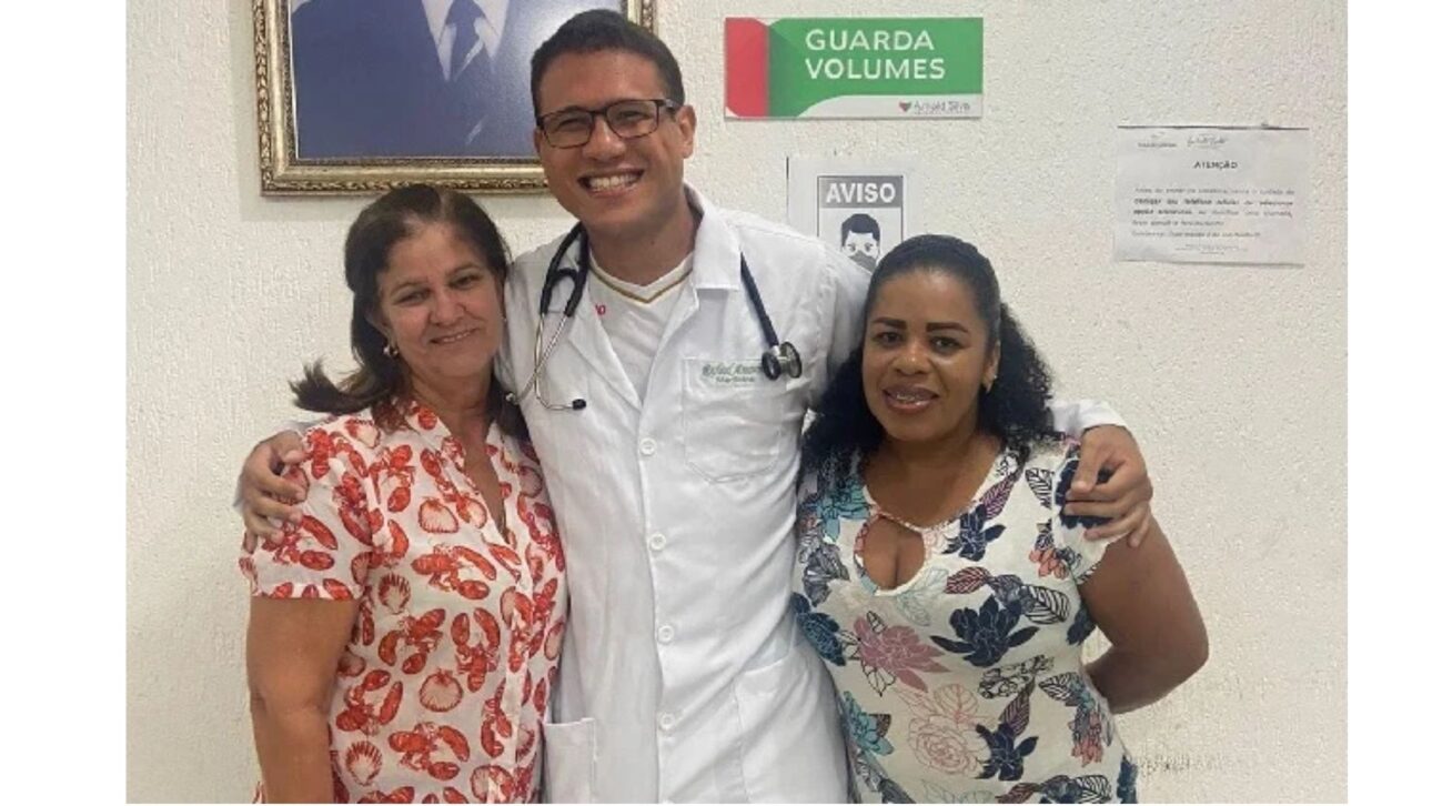 Rafael pedalava 7 km até a biblioteca pública para estudar e foi aprovado em Medicina na Uneb na 28ª tentativa, após 27 reprovações em provas e vestibulares.