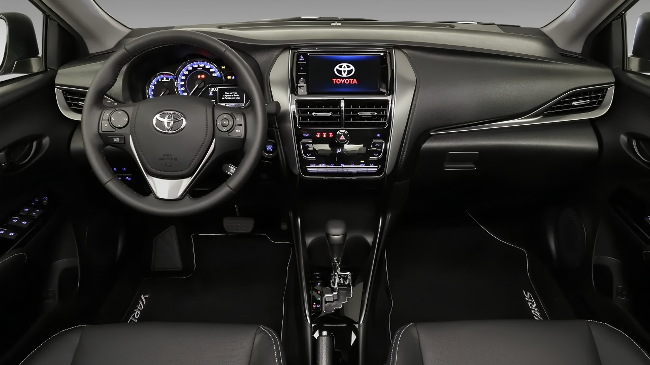 Toyota Yaris Sedan XLS 2020 custa R$ 83.349 e oferece motor 1.5, câmbio CVT e sete airbags pelo preço de um Kwid Zen novo.