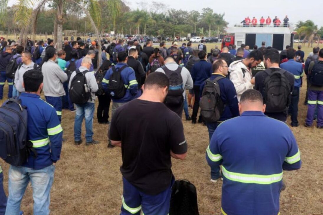 Gerdau anuncia 200 demissões no Recife e hiberna aciaria e laminação na fábrica do Curado. Unidade mantém 450 empregos e passa a focar em trefilados.