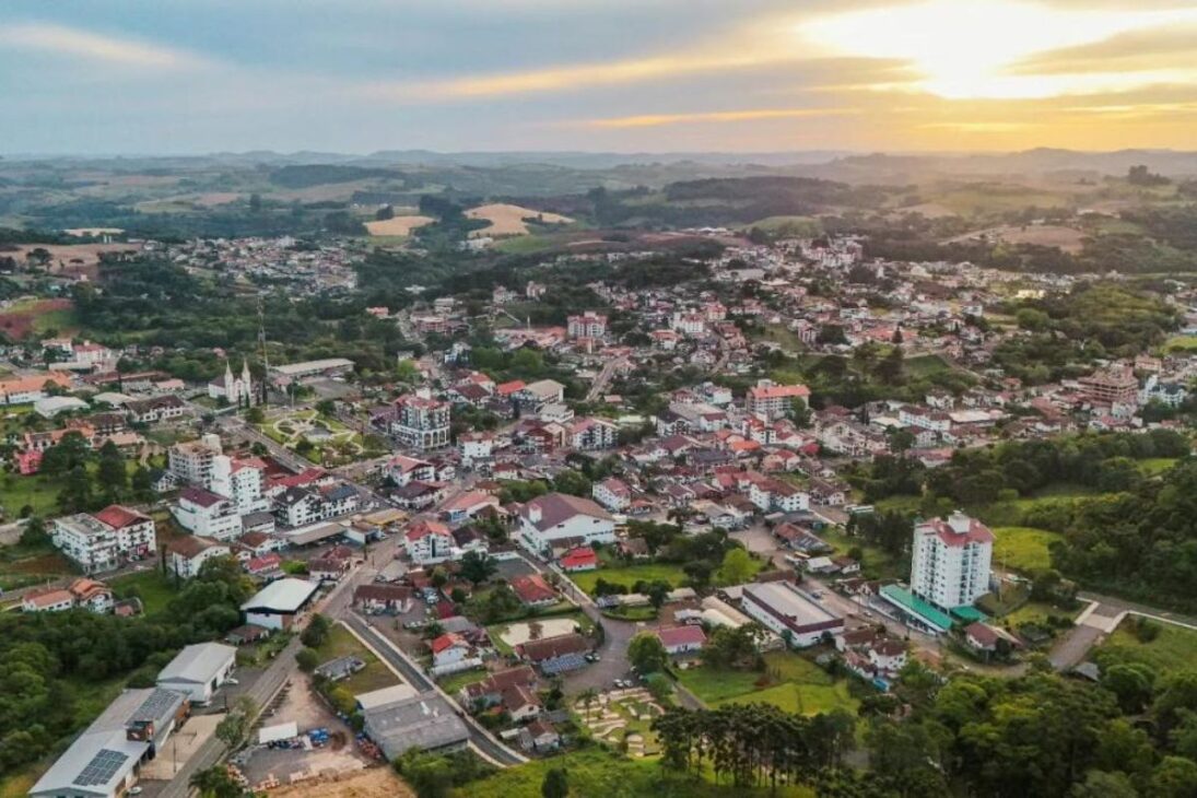 Vila fundada por ministro austríaco em 1933, Treze Tílias fica a 796 metros em Santa Catarina, mantém o entalhe em madeira e o dialeto tirolês vivos.