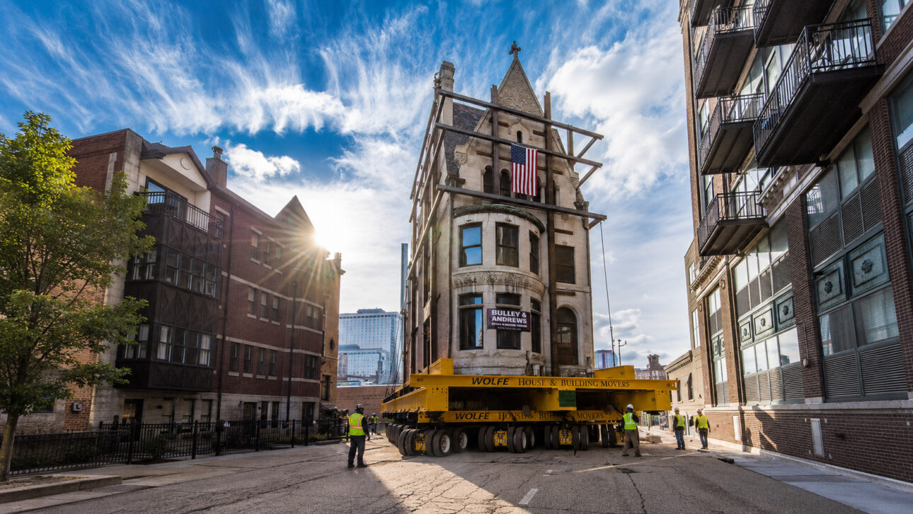 Uma casa construída em 1888 estava exatamente no caminho do novo empreendimento