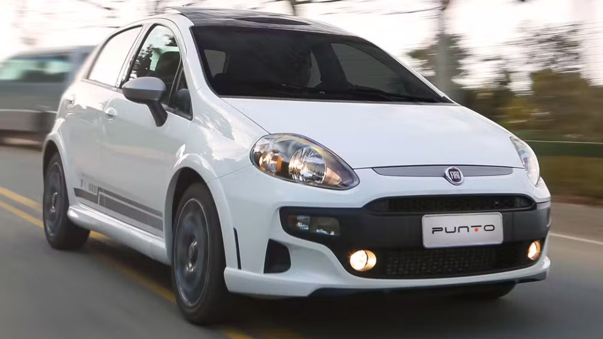 Do Punto T-Jet ao Civic Si: 4 esportivos usados fabricados no Brasil que ainda entregam desempenho de gente grande e podem ser encontrados a partir de R$ 43 mil