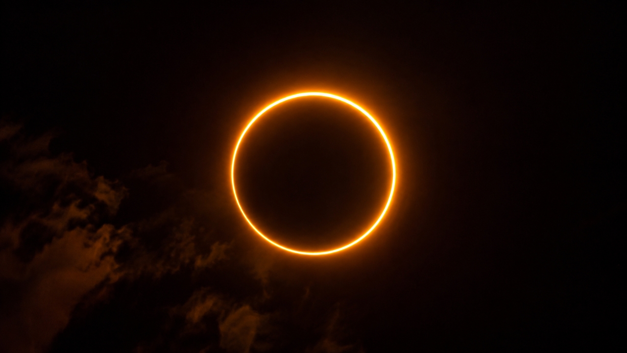 Saiba quando e onde o eclipse solar anular poderá ser observado no Brasil, trazendo o famoso anel de fogo durante o feriado de Carnaval.