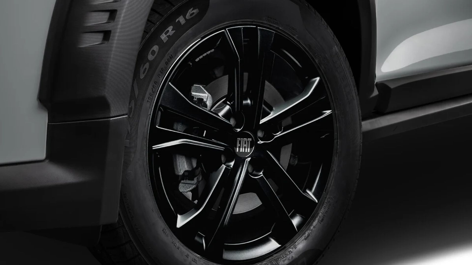 Fiat Pulse BlackMotion 2027 inspirado em SUV compacto com teto preto e rodas de liga leve.
