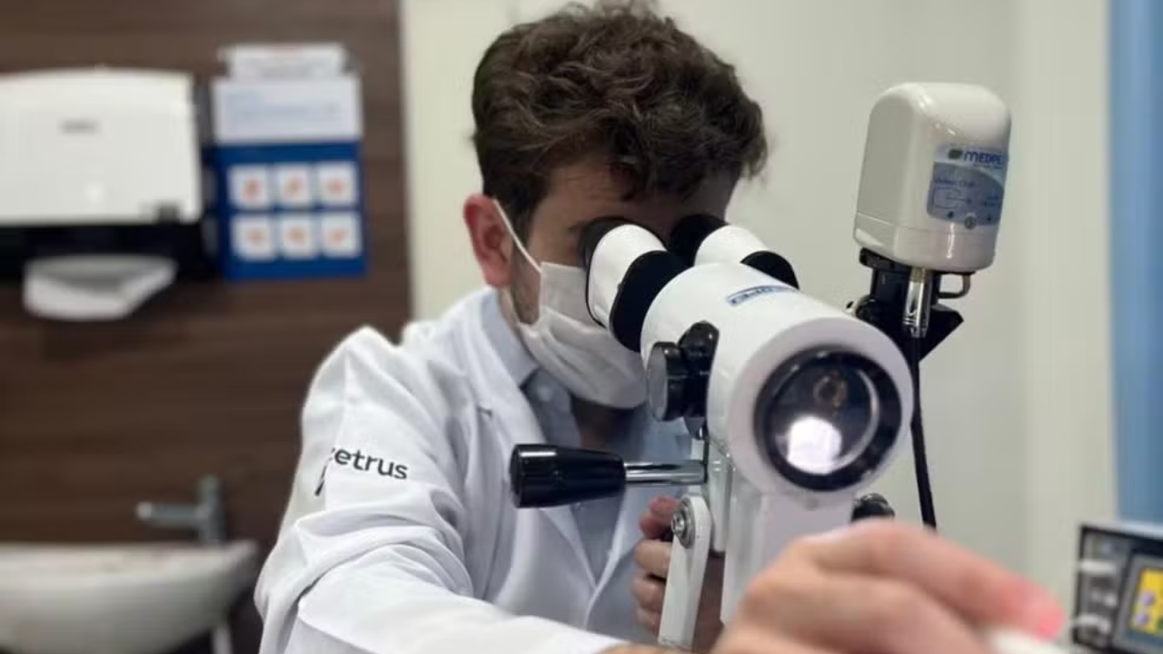 Victor ficou conhecido ao passar em Medicina aos 14 anos. Dez anos depois, o g1 mostrou como estava a carreira do médico sergipano.