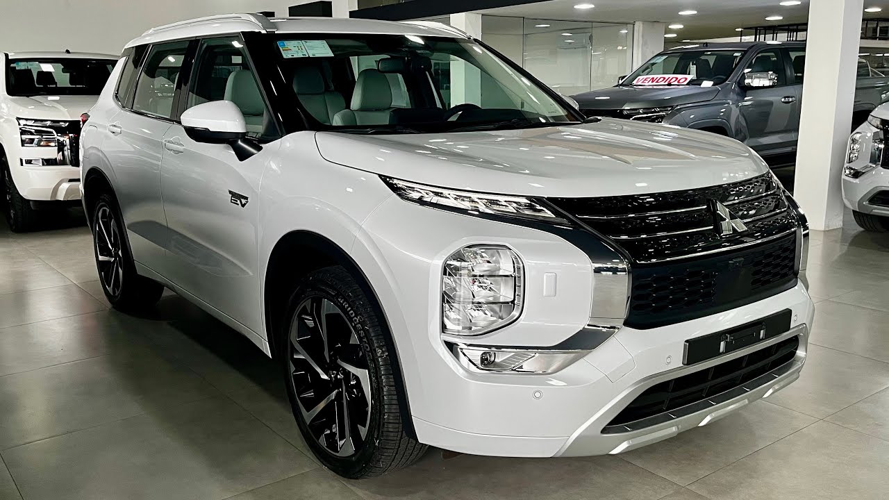 Custando pouco mais que uma Chevrolet Spin 0 km: com sete lugares, motor 2.2 turbodiesel de 165 cv, torque de 36,7 kgfm, tração 4×4 e câmbio automático, o Mitsubishi Outlander HPE-S 2019 entrega porte de SUV grande por preço de minivan compacta