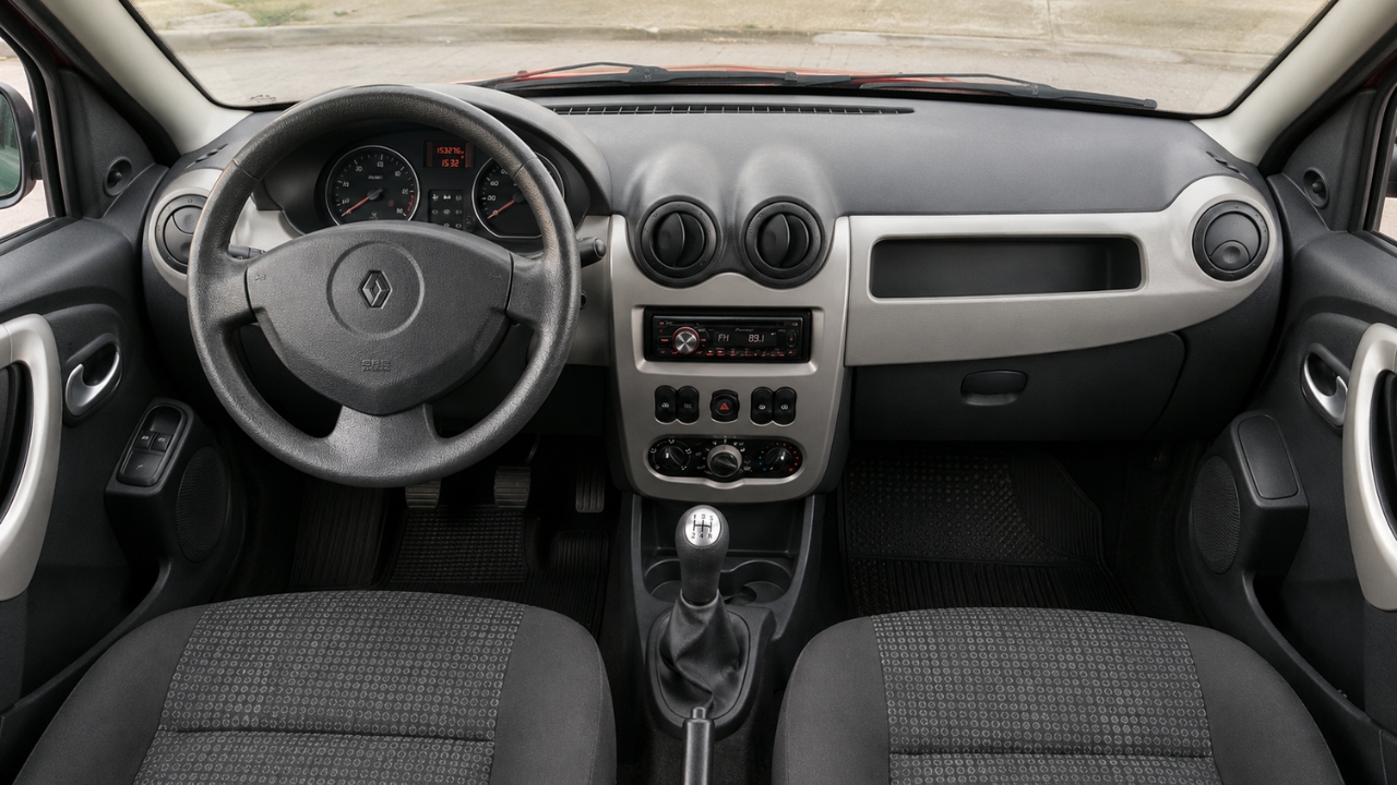 Renault Sandero Expression 1.6 2008 aparece na Fipe por R$ 21.976, com motor flex de até 95 cv, câmbio manual e porta-malas de 320 litros.