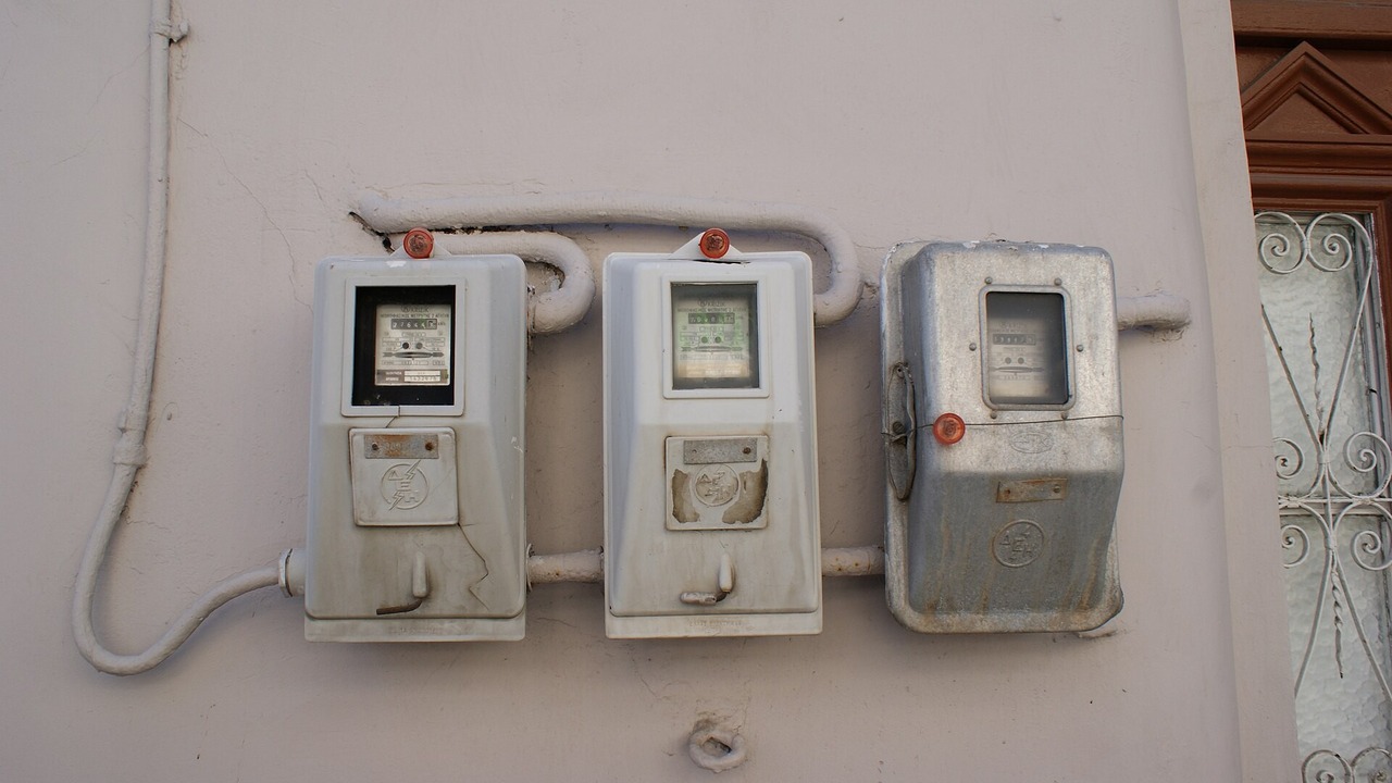 A partir desta terça a conta de luz zera para quem consome até 80 kWh e está no CadÚnico, e quem passa disso paga apenas