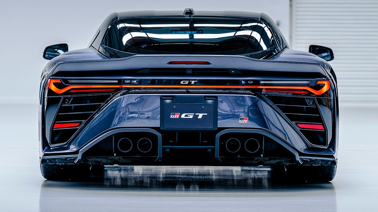 Toyota GR GT 2027 surge com V8 4.0 biturbo híbrido, mais de 650 cv, torque acima de 850 Nm e velocidade superior a 320 km/h