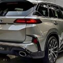 Toyota Corolla Cross 2027 elimina versão de entrada, parte de R$ 194.790, mantém motor 2.0 de 175 cv e híbrido flex, CVT e porta-malas de 440 litros