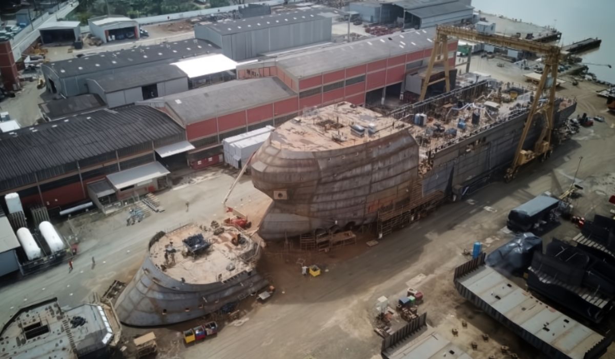 Casco do Starnav Elektra durante a construção no estaleiro Detroit Brasil, em Itajaí, onde o PSV híbrido foi projetado e montado. Crédito: Detroit Brasil / Riviera Maritime Media.