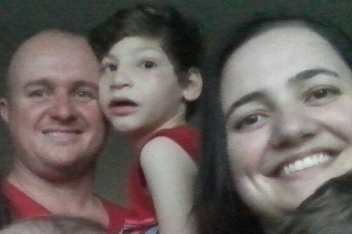 Karen Isler, 29, e o marido percorreram mais de 550 km de Rio Claro (SP) ao Rio para buscar Moisés, bebê com microcefalia achado em uma caixa de sapato.