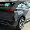 Novo Volkswagen Nivus deve crescer para cerca de 4,50 m, estrear plataforma híbrida e receber conjunto flex eletrificado de até 170 cv em 2027.