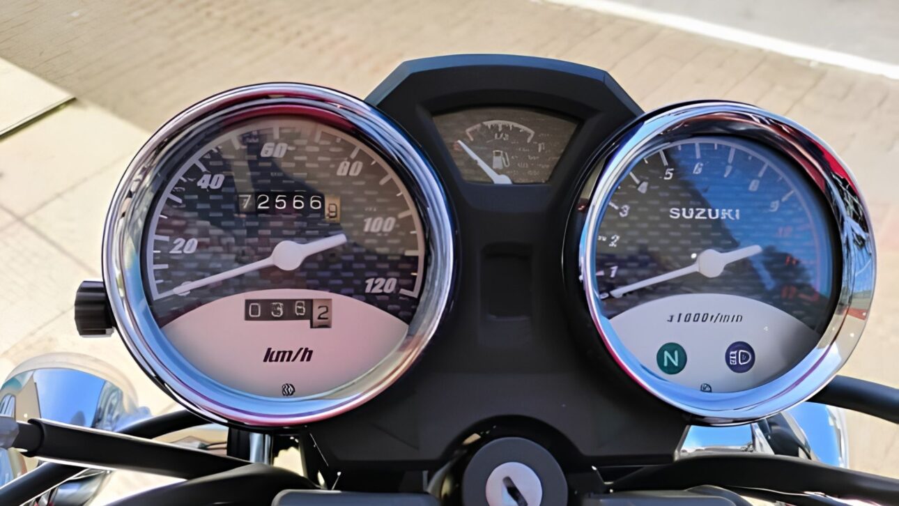 Por pouco mais de R$ 10 mil, Suzuki Intruder 125 entrega visual custom, câmbio de 5 marchas, tanque de 10,3 litros e consumo de 36,7 km/L para quem quer uma moto usada barata