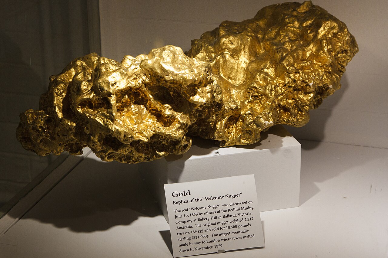 The "Welcome Nugget" replica at the Harvard Mineralogical Museum, USA.