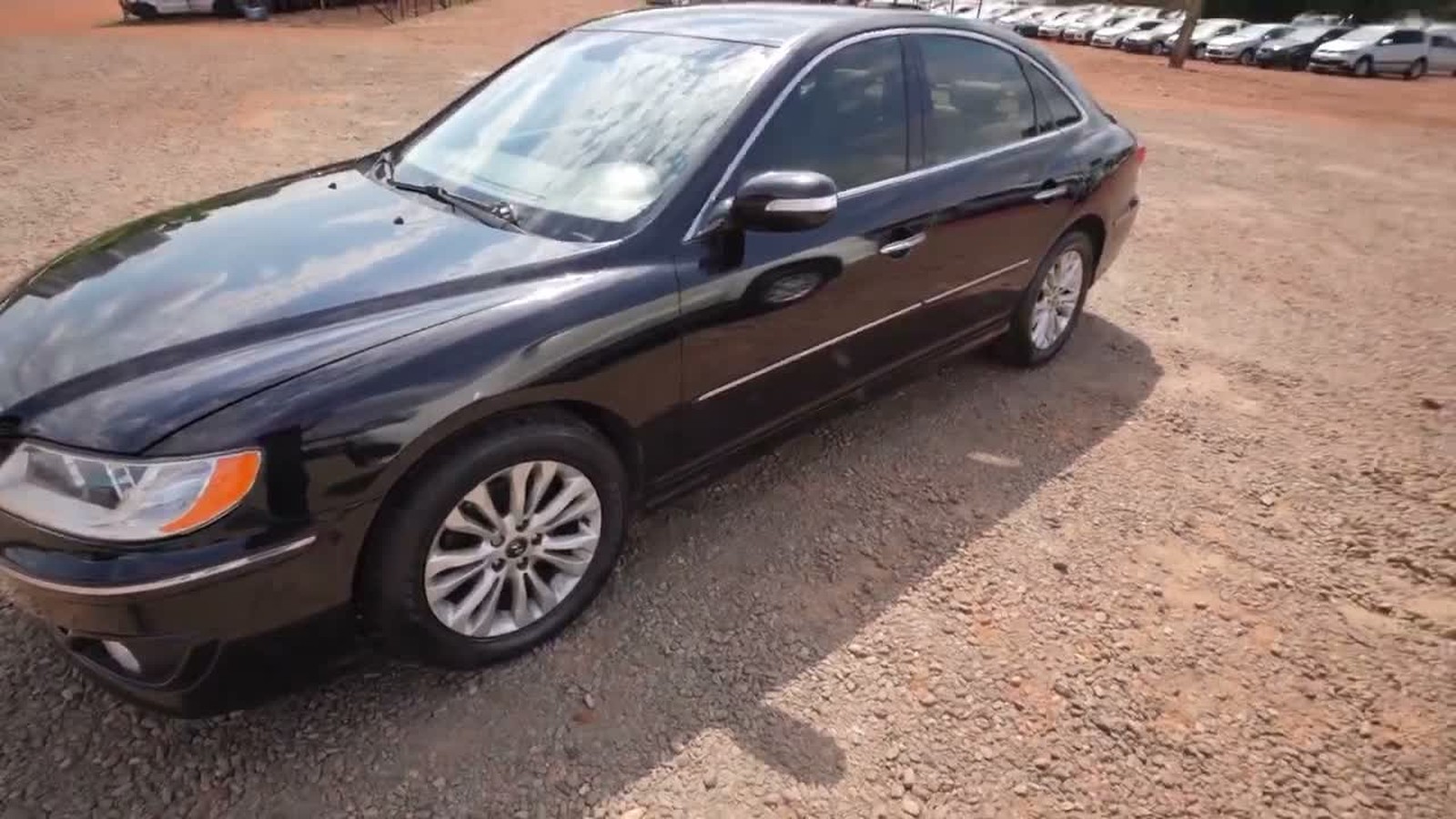 Pátio de leilão de veículos: é de um leilão de seguradora que veio o carro comprado pela consumidora de Joinville.