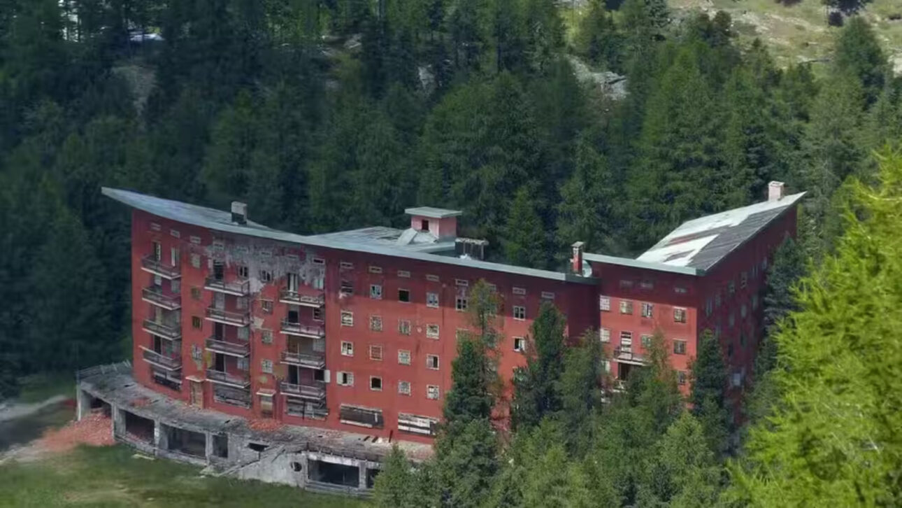 Hotel fantasma nos Alpes Italianos está abandonado a 2.160 metros de altitude há sete décadas após guerra interromper sonho de Gio Ponti e transformar gigante modernista em ruína