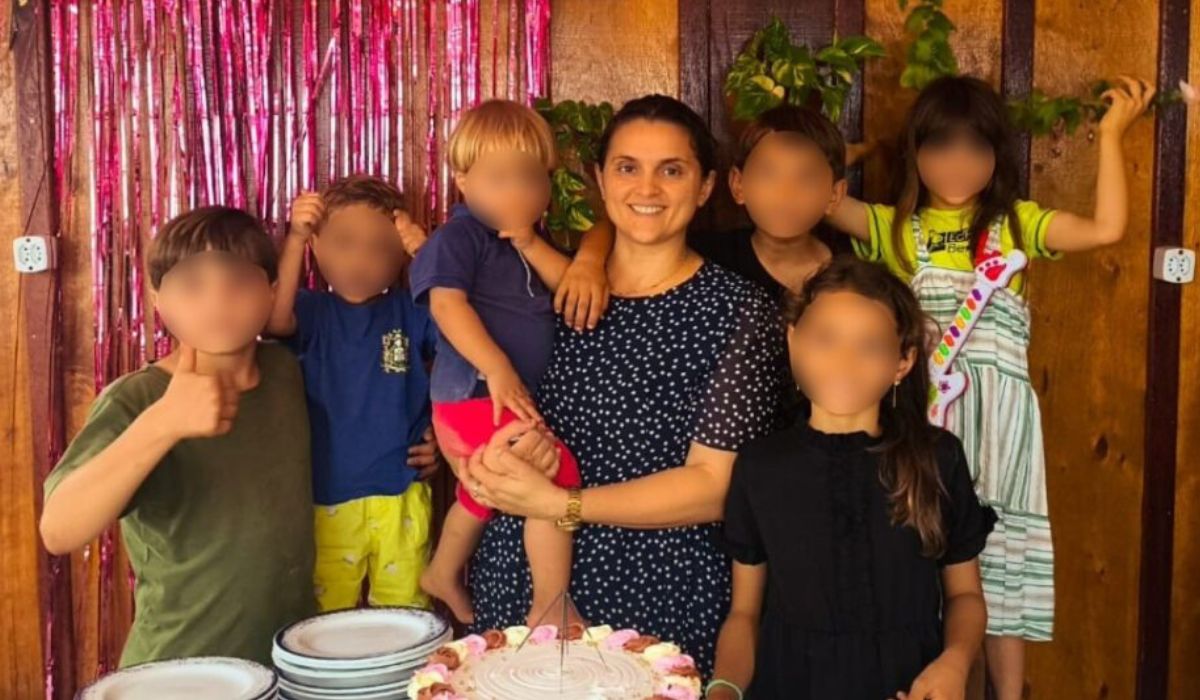 Vanessa Rolim Vieira cria seis filhos sozinha enquanto disputa no STF o desbloqueio de bens após condenação do marido pelo 8 de janeiro. - (Foto: Arquivo pessoal/Vanessa Rolim Vieira)