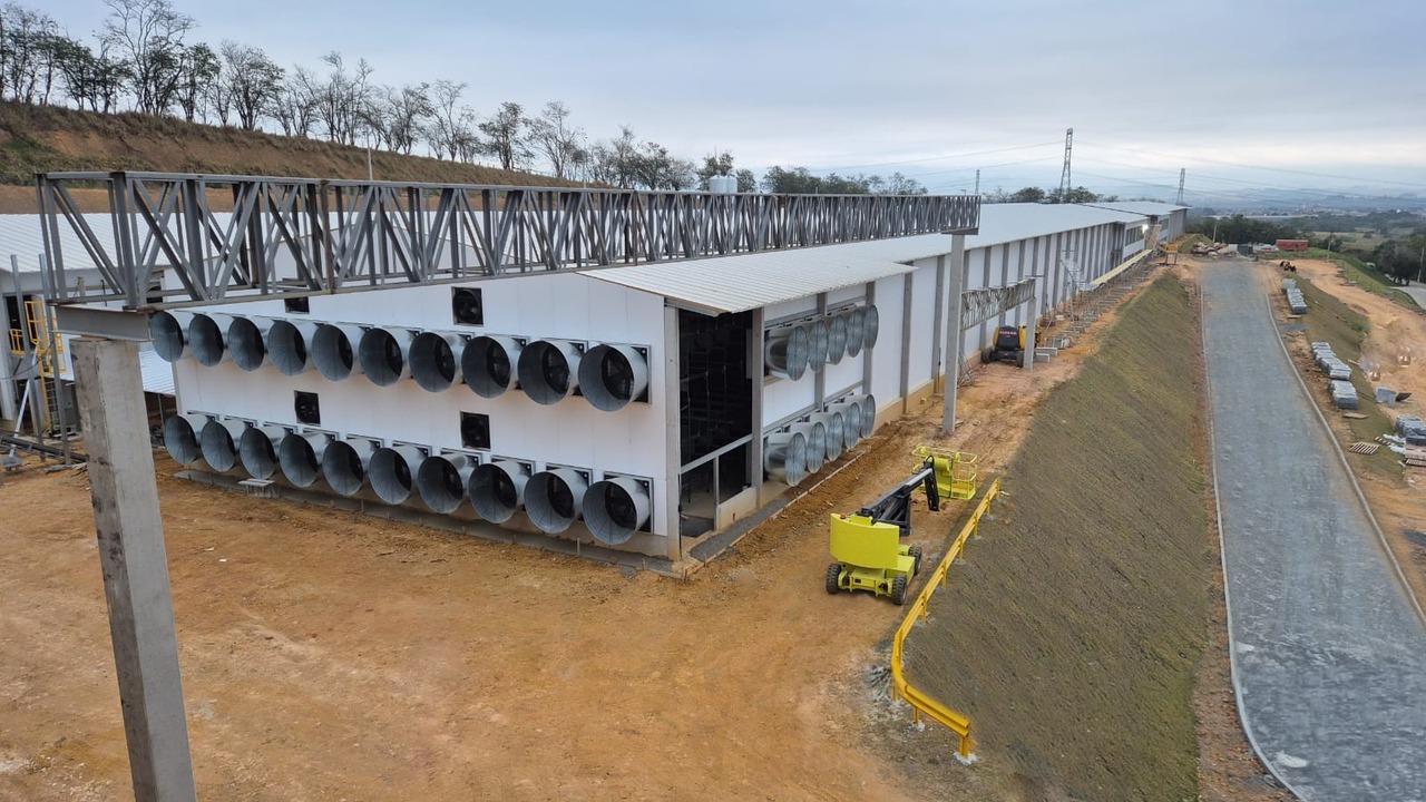 Novo galpão da Mantiqueira Brasil em construção em Lorena