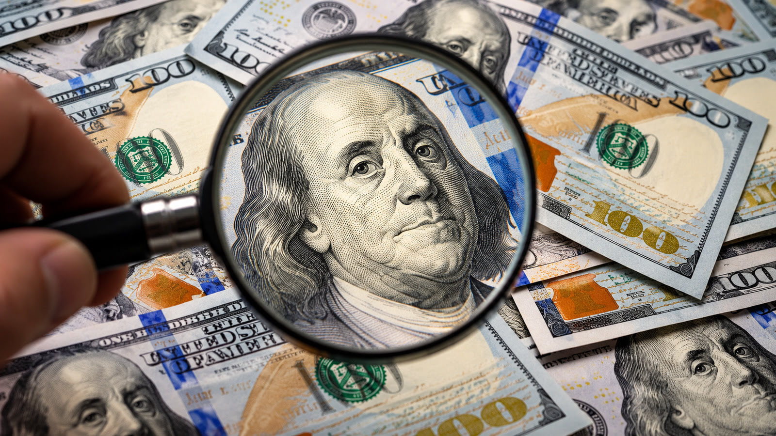 Dólar sobe forte e ultrapassa R$ 5,40 nesta sexta-feira (30): disputa pela Ptax e dúvidas sobre a equipe econômica de Lula pressionam o real