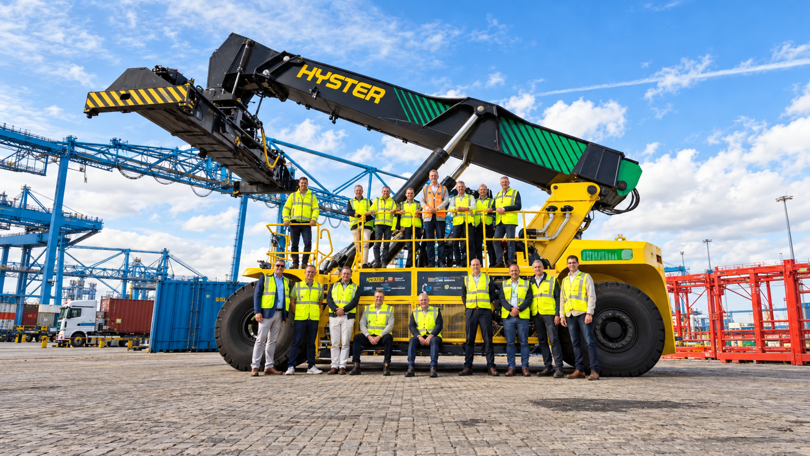 Reach stacker Hyster movida a hidrogênio entregue à Rotterdam Shortsea Terminals para o projeto operacional de cinco anos no Porto de Roterdã.