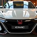 Honda Civic Type R entrega 297 cv, 42,8 kgfm, câmbio manual de 6 marchas, Rev-Match, rodas de 19” e aerodinâmica desenvolvida para pista.