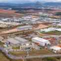Macaé reúne bases industriais, empresas e serviços ligados ao petróleo e gás, com operações onshore e offshore. (Imagem: Prefeitura de Macaé)